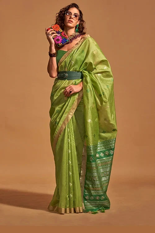 Elegant Handloom Silk Saree with Matching Blouse Piece