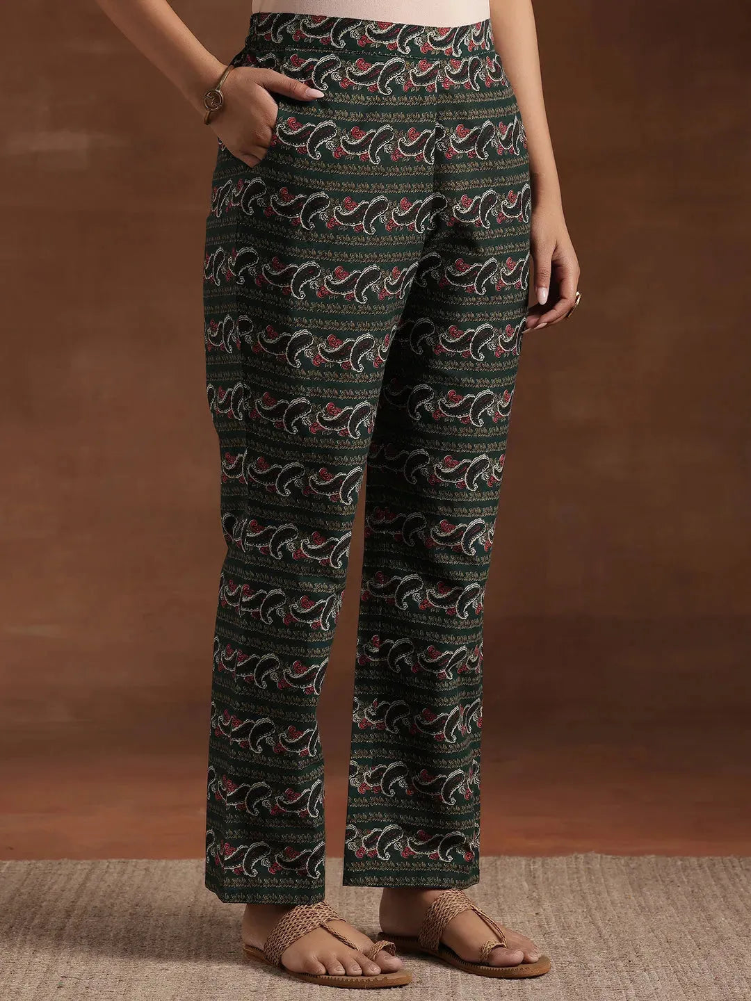 Mameraa Green Printed Cotton Straight Suit With Dupatta