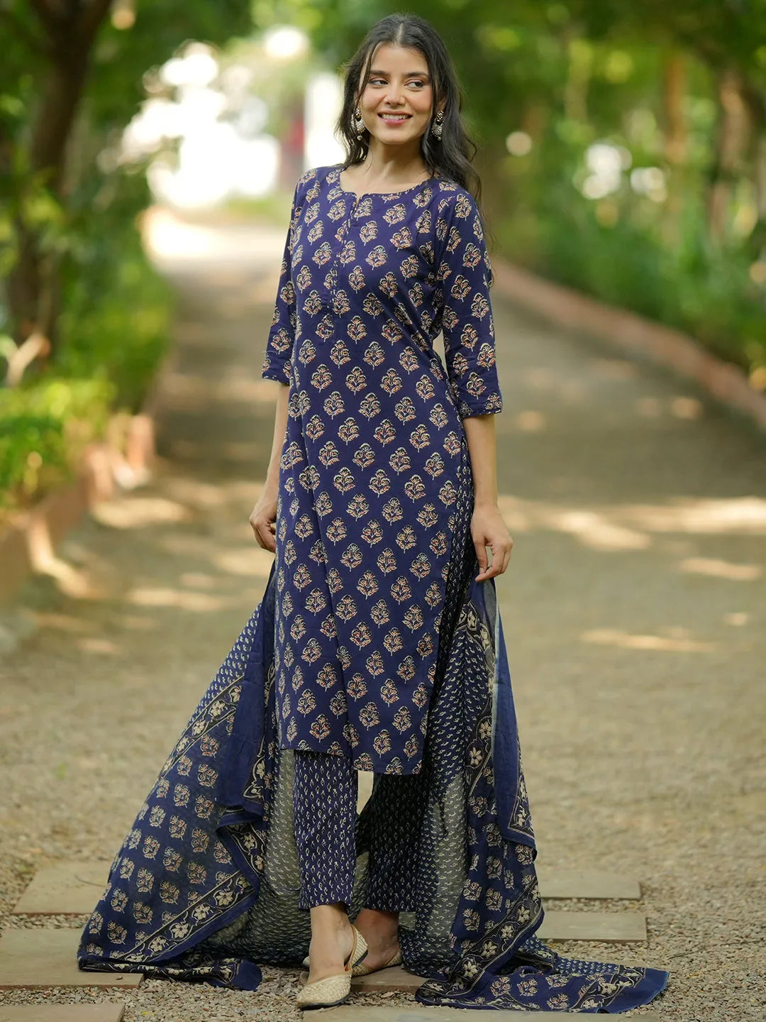 Mameraa Blue Printed Cotton Straight Suit With Dupatta