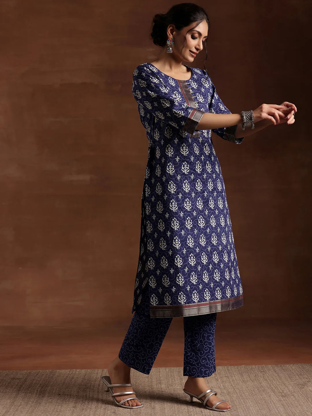 Mameraa Indigo Printed Cotton Straight Suit With Dupatta