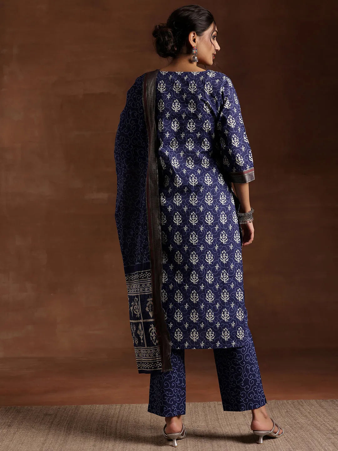 Mameraa Indigo Printed Cotton Straight Suit With Dupatta