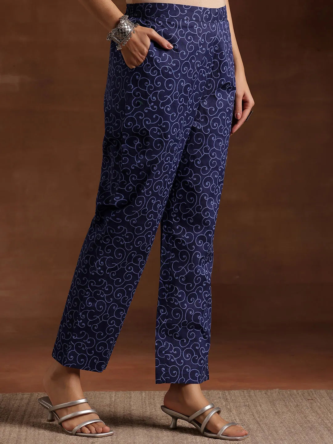 Mameraa Indigo Printed Cotton Straight Suit With Dupatta