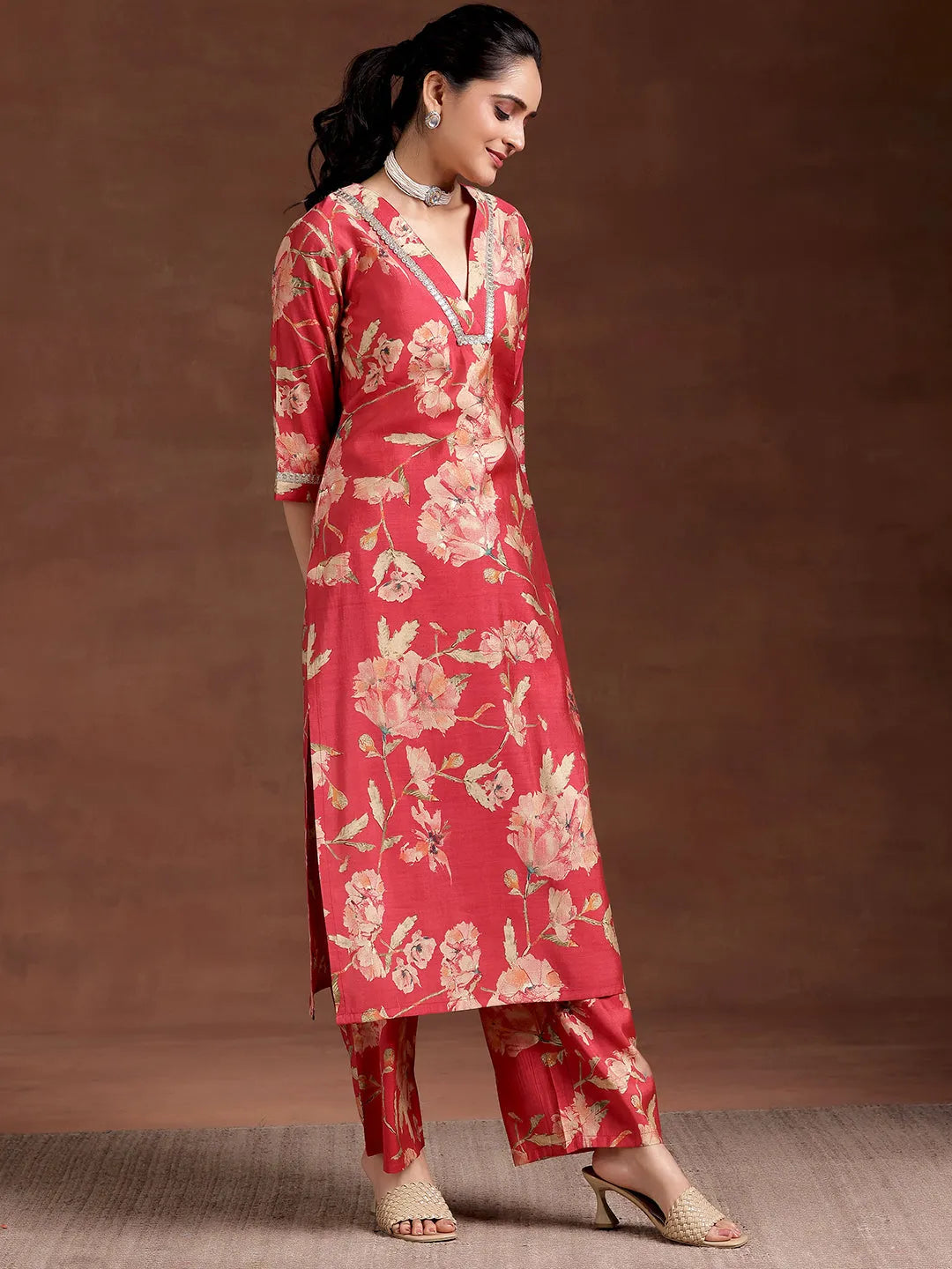 Mameraa Red Printed Silk Blend Straight Kurta Set