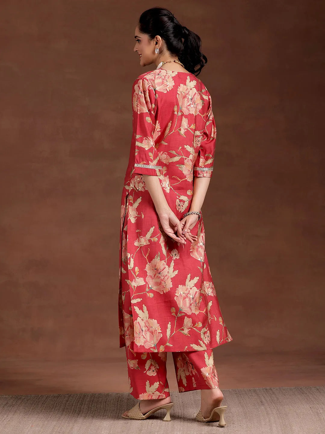 Mameraa Red Printed Silk Blend Straight Kurta Set