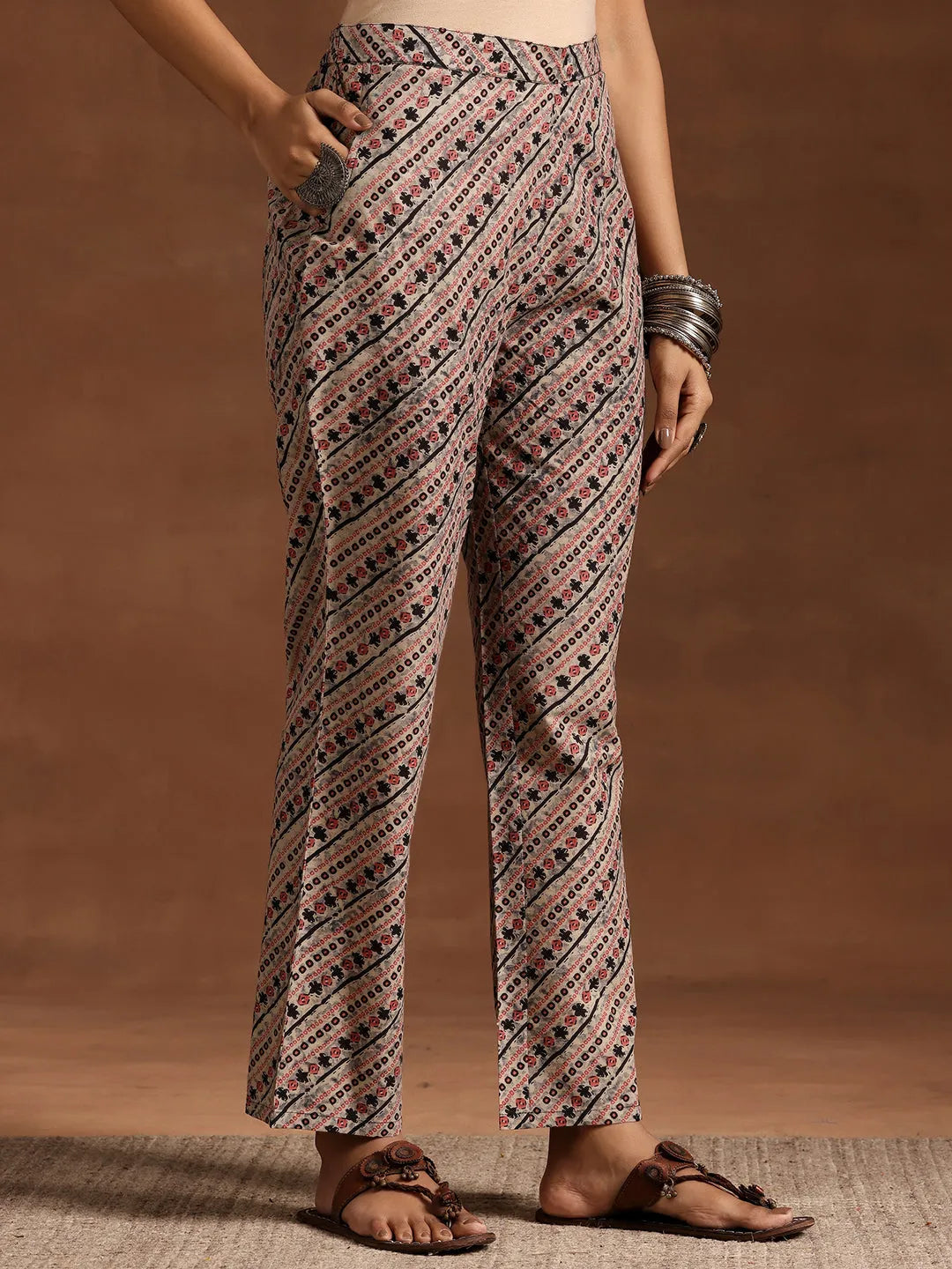 Mameraa Black Printed Cotton Straight Kurta Set