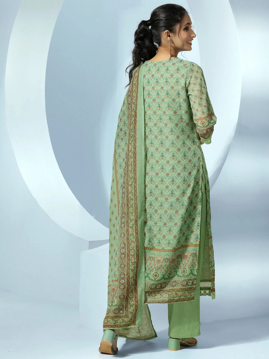 Mameraa Green Printed Cotton Blend Straight Suit With Dupatta