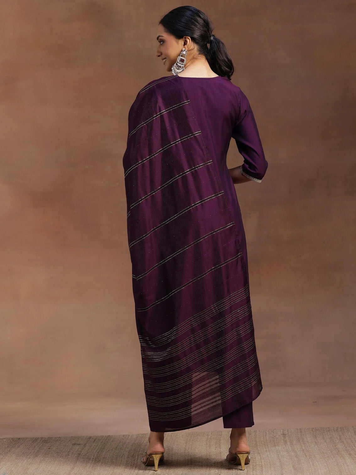 Mameraa Purple Embroidered Silk Blend Straight Suit With Dupatta
