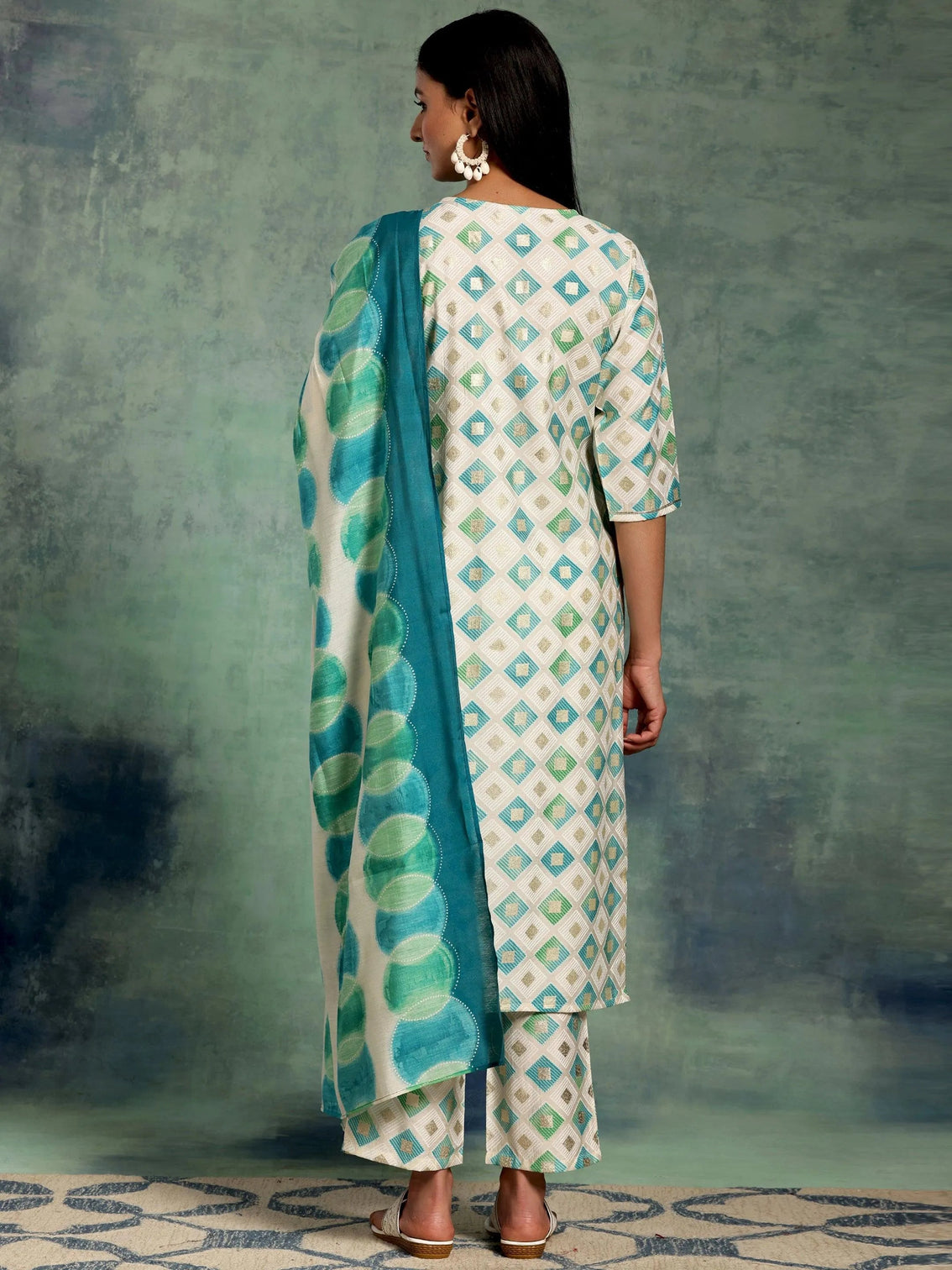 Mameraa Off White Printed Silk Blend Straight Suit With Dupatta