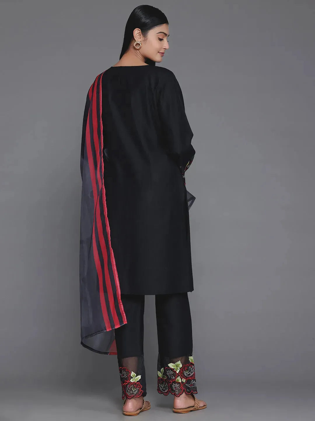 Mameraa Black Solid Silk Blend Straight Suit With Dupatta
