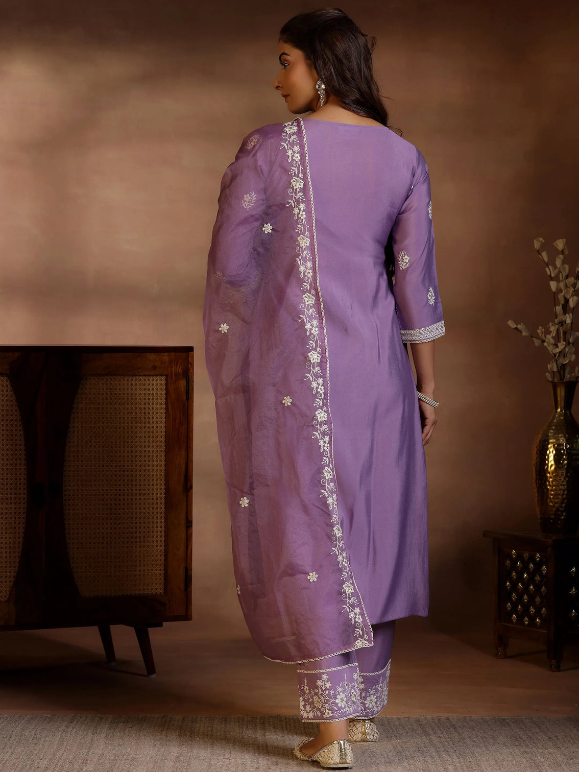 Mameraa Mauve Embroidered Silk Blend Straight Suit With Dupatta