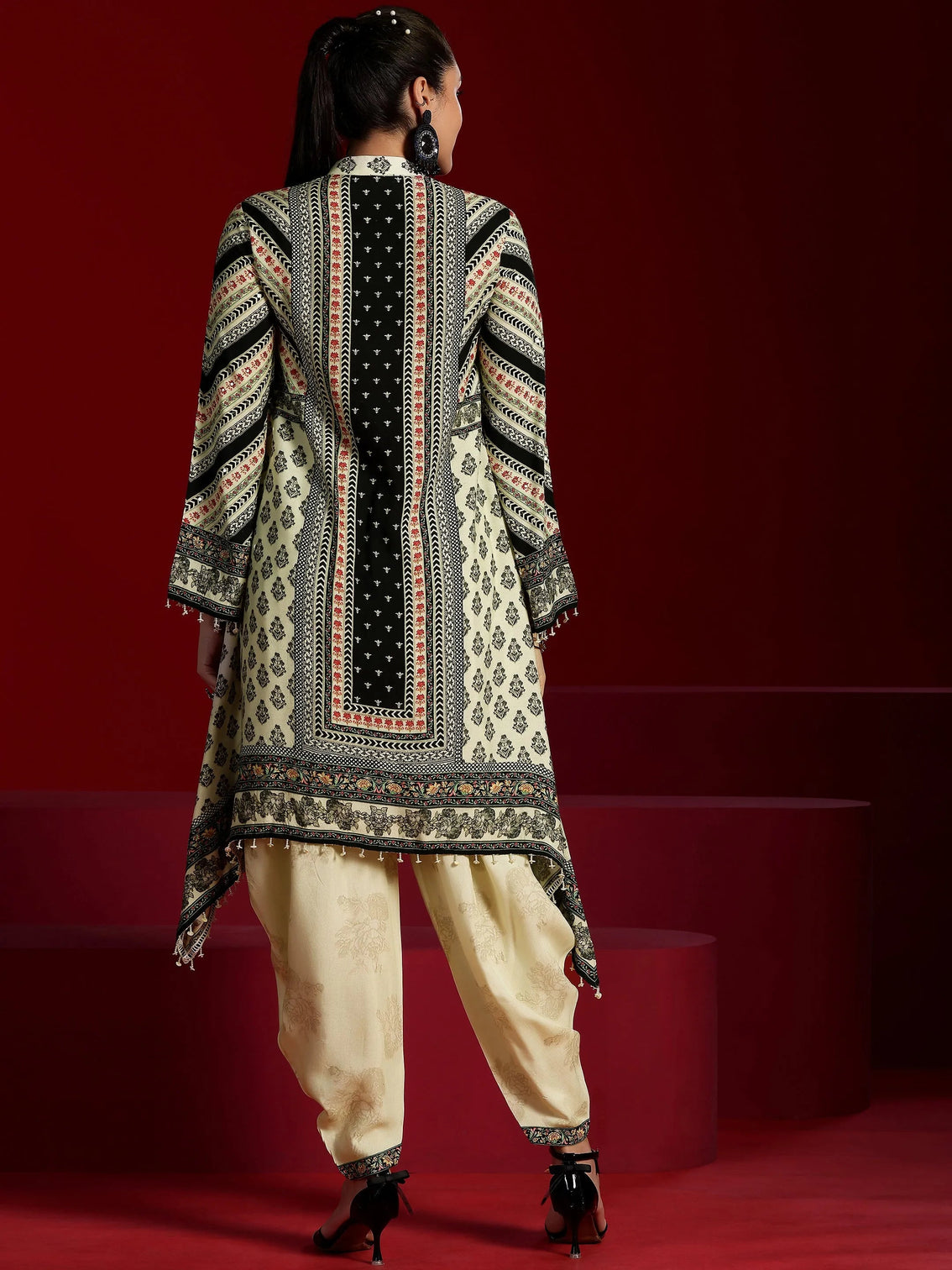 Mameraa Art Off White Printed Silk Blend Co-Ords