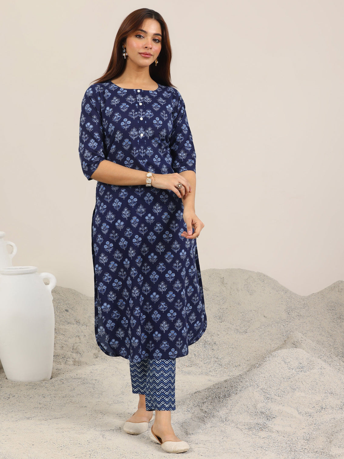 Mameraa Blue Printed Cotton Straight Kurta Set