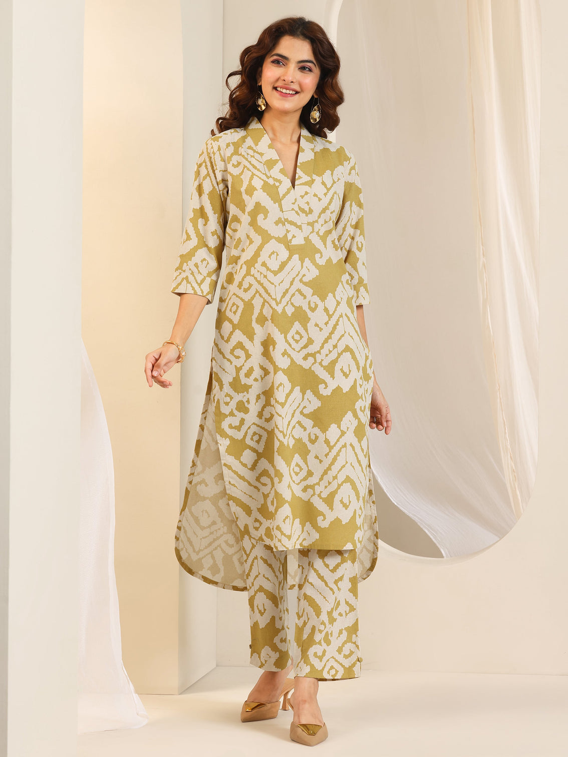 Mameraa Mustard Printed Cotton Blend Straight Kurta Set
