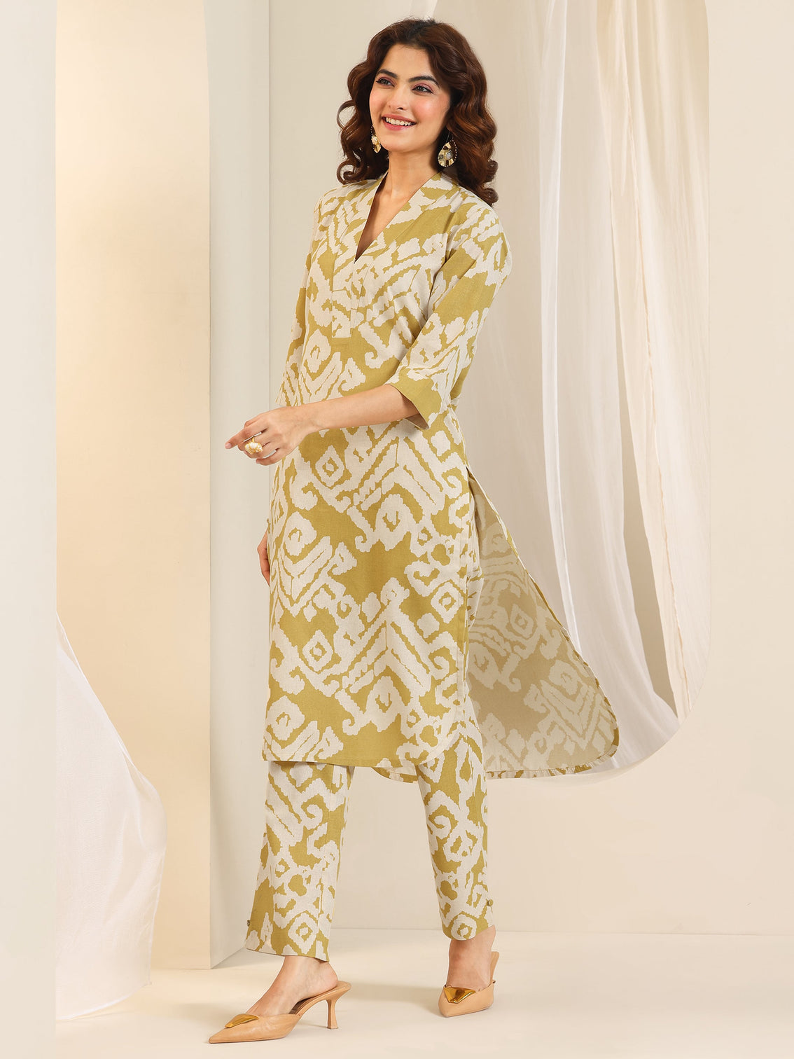Mameraa Mustard Printed Cotton Blend Straight Kurta Set