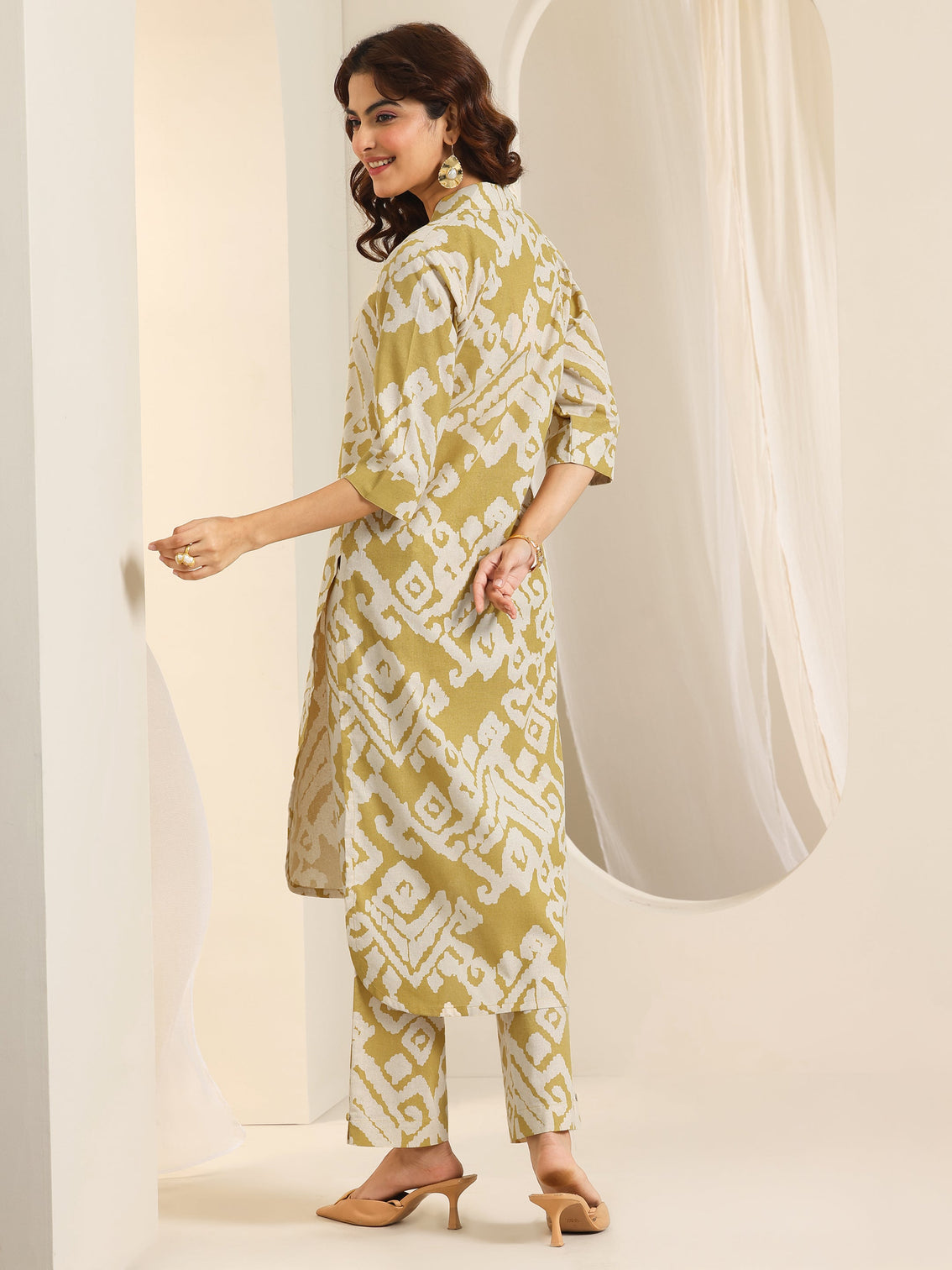 Mameraa Mustard Printed Cotton Blend Straight Kurta Set
