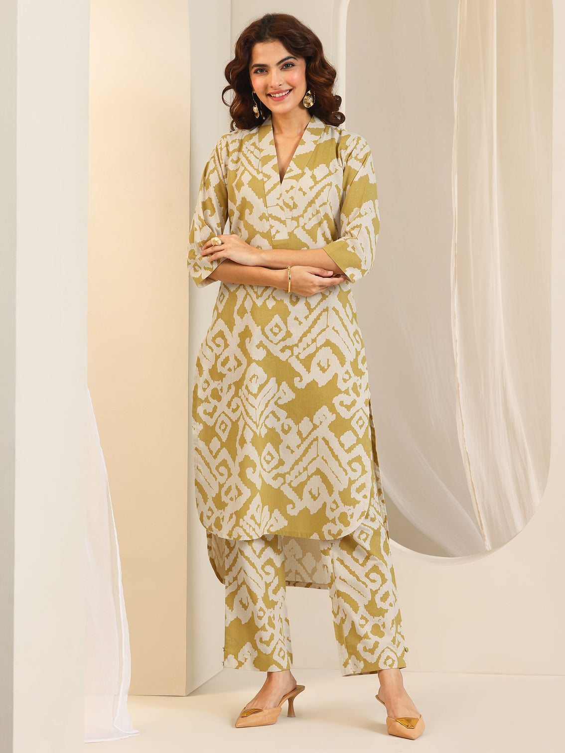 Mameraa Mustard Printed Cotton Blend Straight Kurta Set