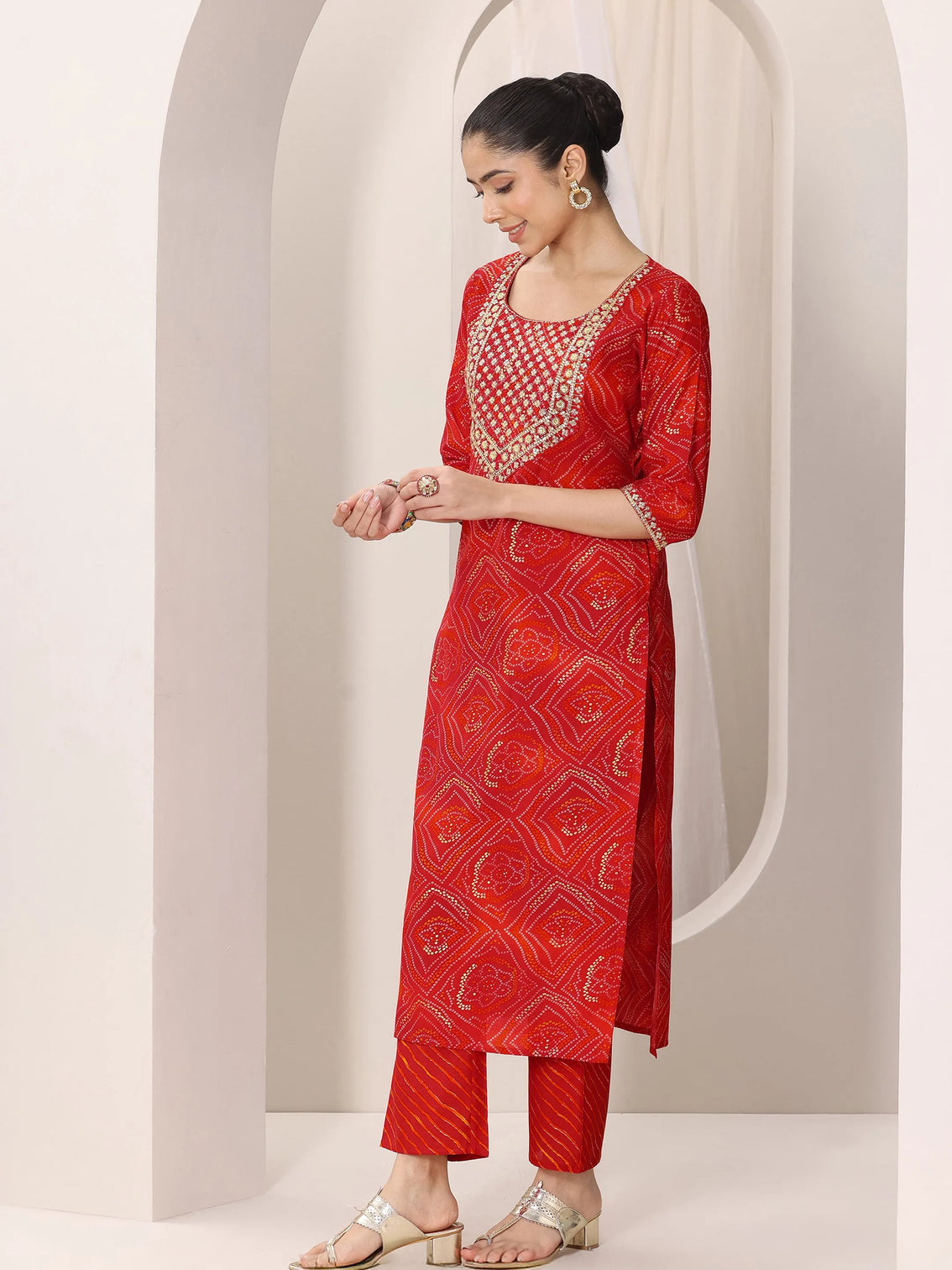 Mameraa Red Printed Silk Blend Straight Suit Set With Dupatta