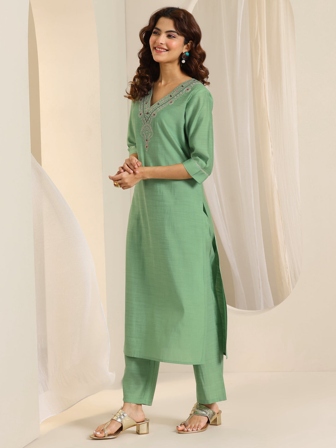 Mameraa Green Yoke Design Silk Blend Straight Suit Set With Dupatta
