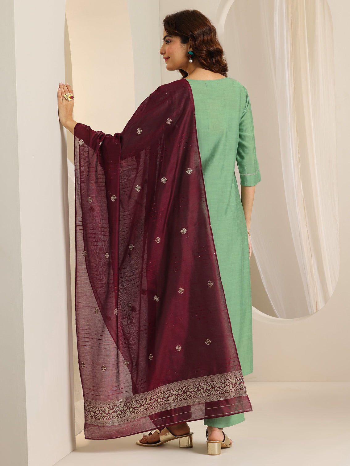 Mameraa Green Yoke Design Silk Blend Straight Suit Set With Dupatta