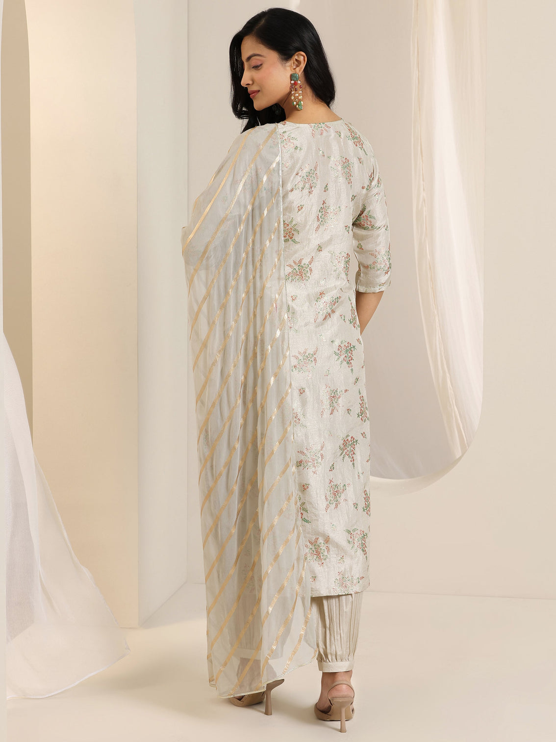 Mameraa Grey Printed Silk Blend Straight Suit Set With Dupatta