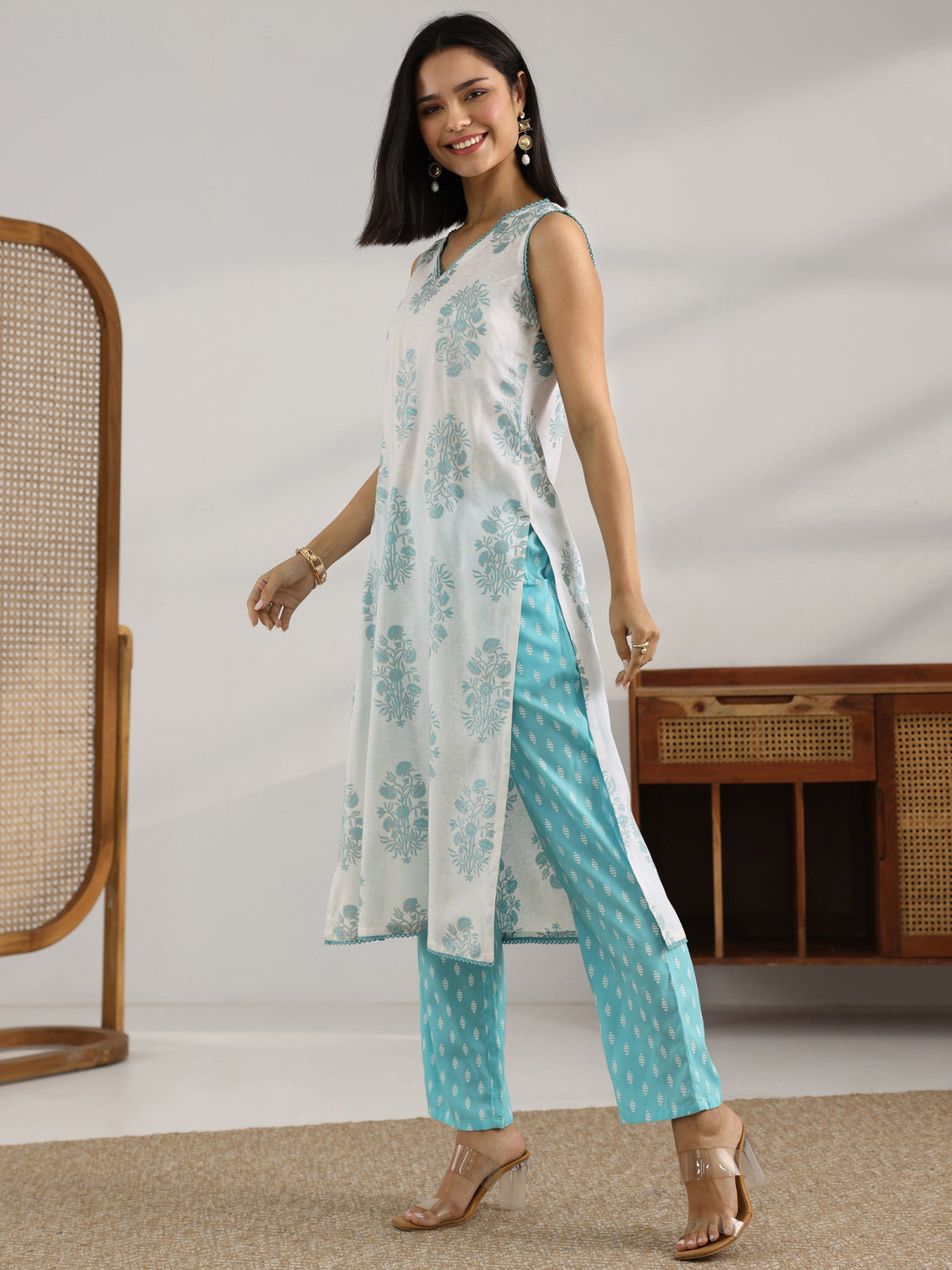 Mameraa White Printed Rayon Straight Suit Set With Dupatta