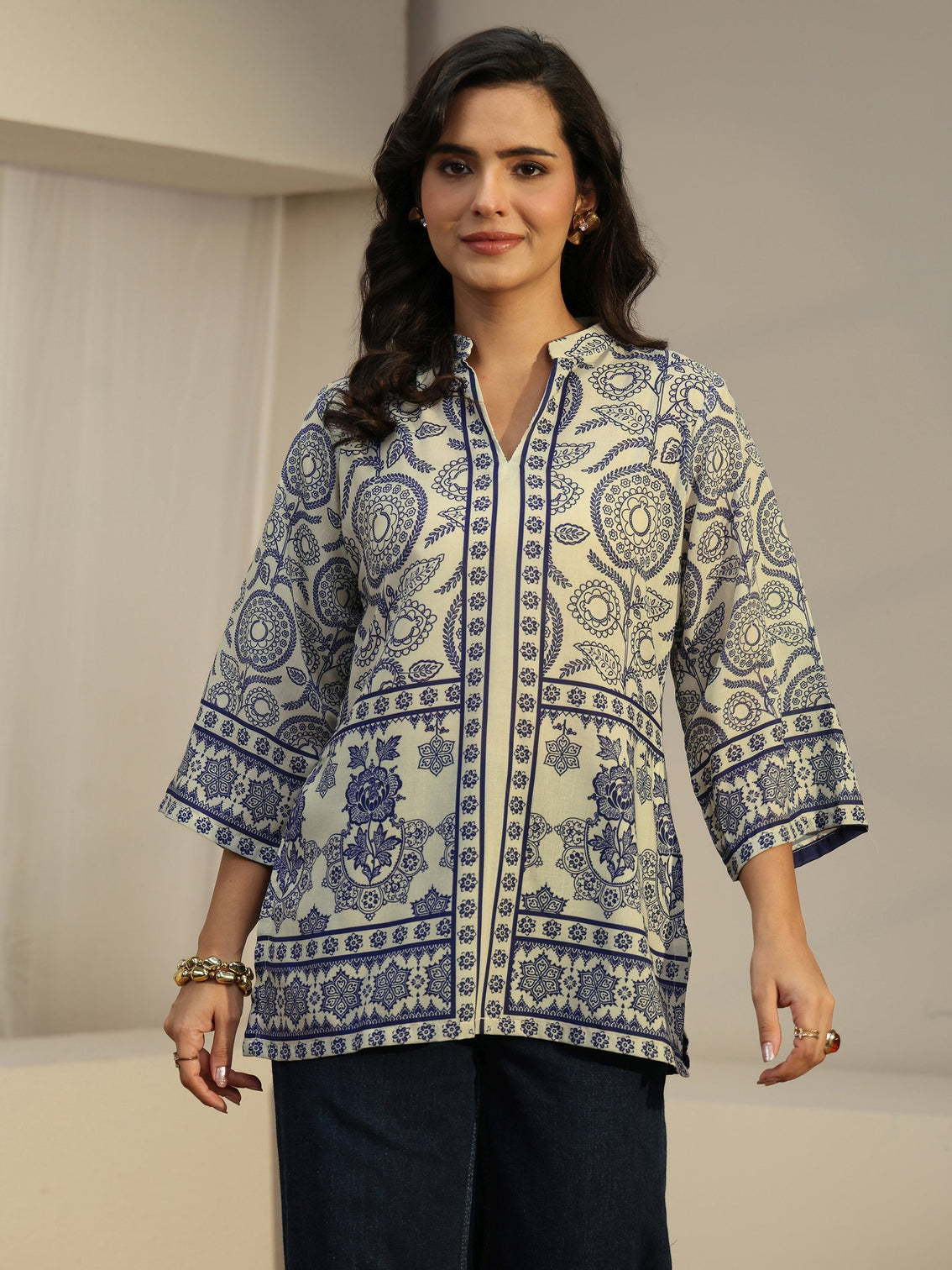 Mameraa Off White Floral Printed Cotton Blend Short Kurti