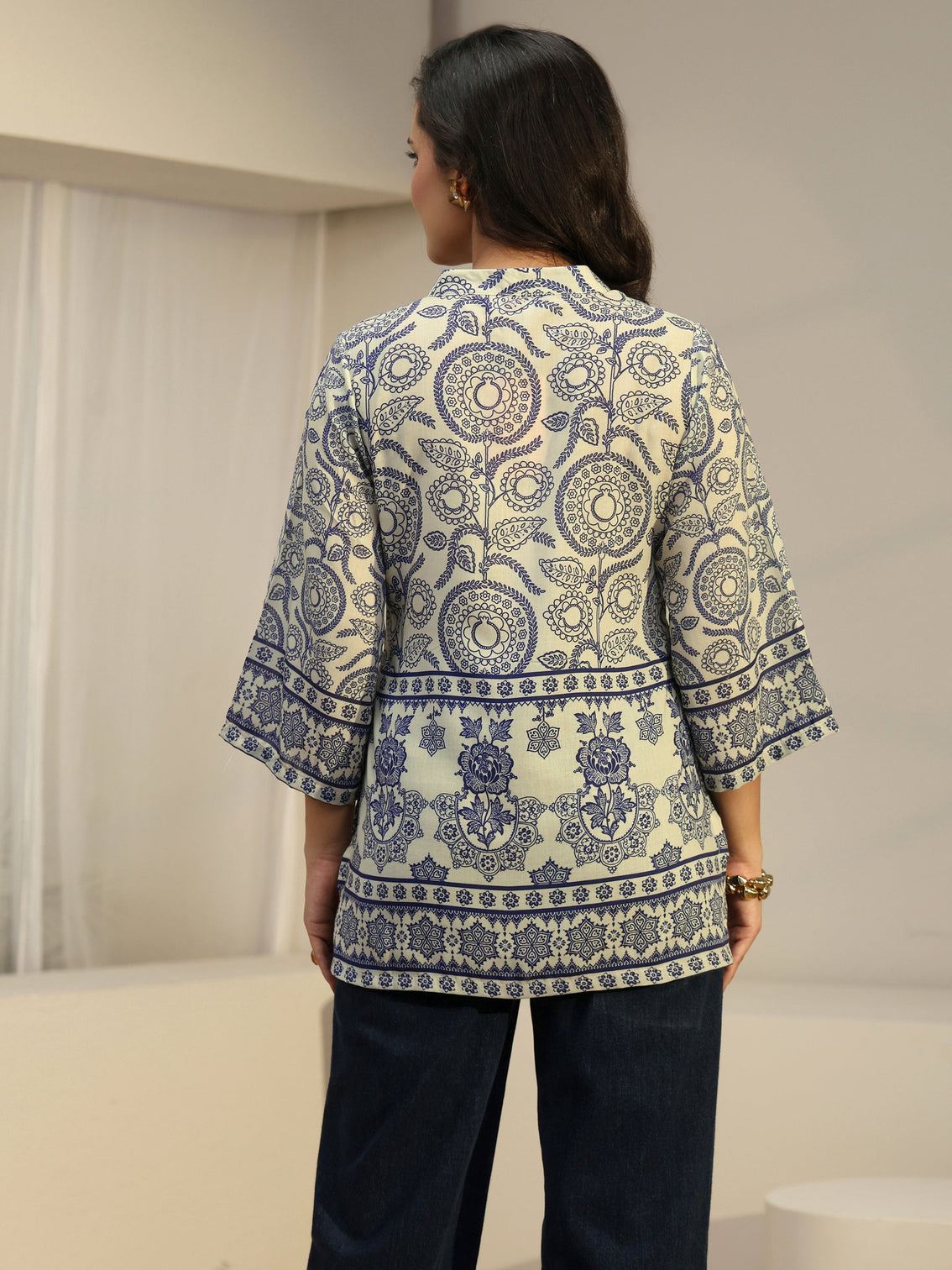 Mameraa Off White Floral Printed Cotton Blend Short Kurti