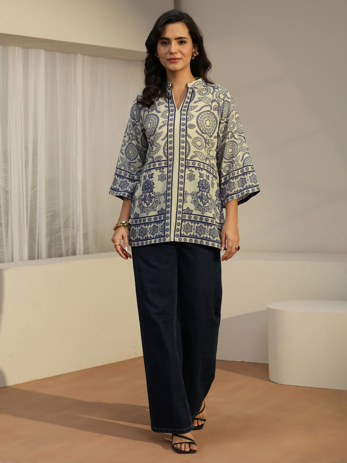 Mameraa Off White Floral Printed Cotton Blend Short Kurti