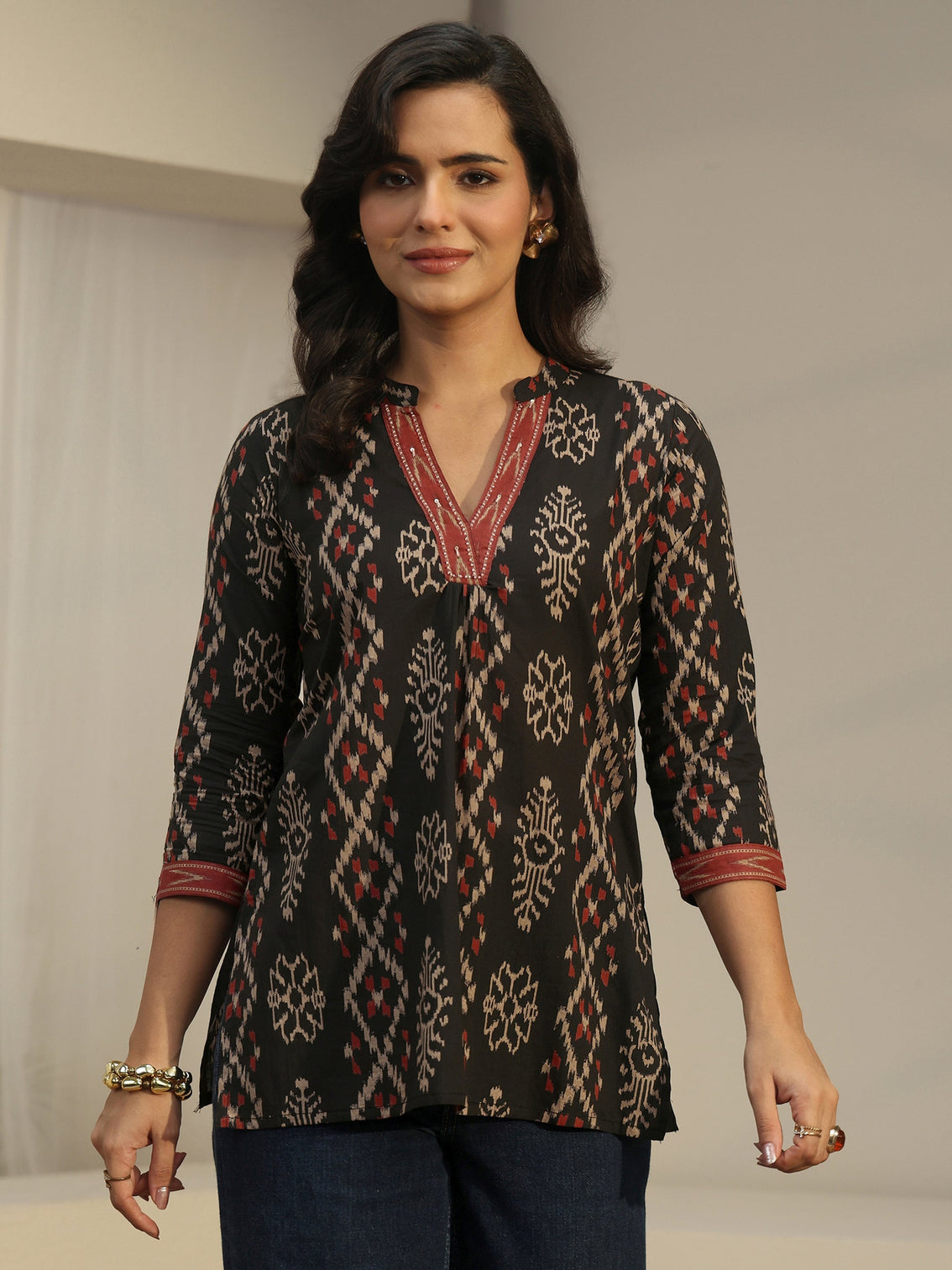 Mameraa Black Printed Cotton Short Kurti