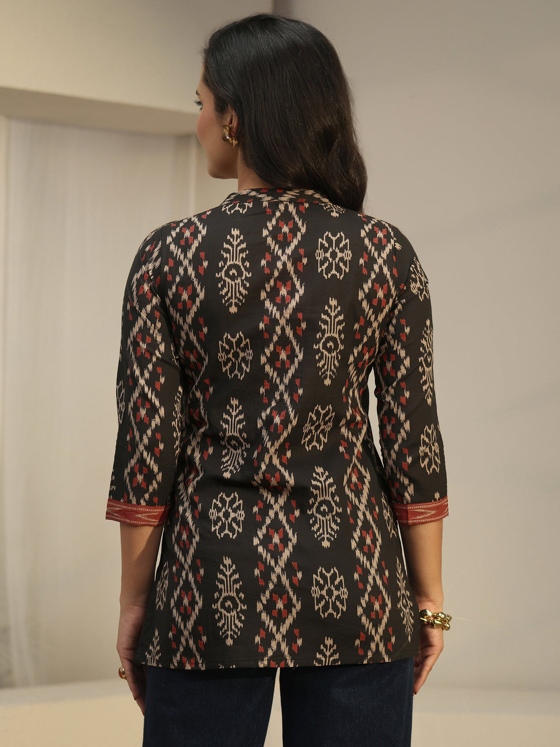 Mameraa Black Printed Cotton Short Kurti