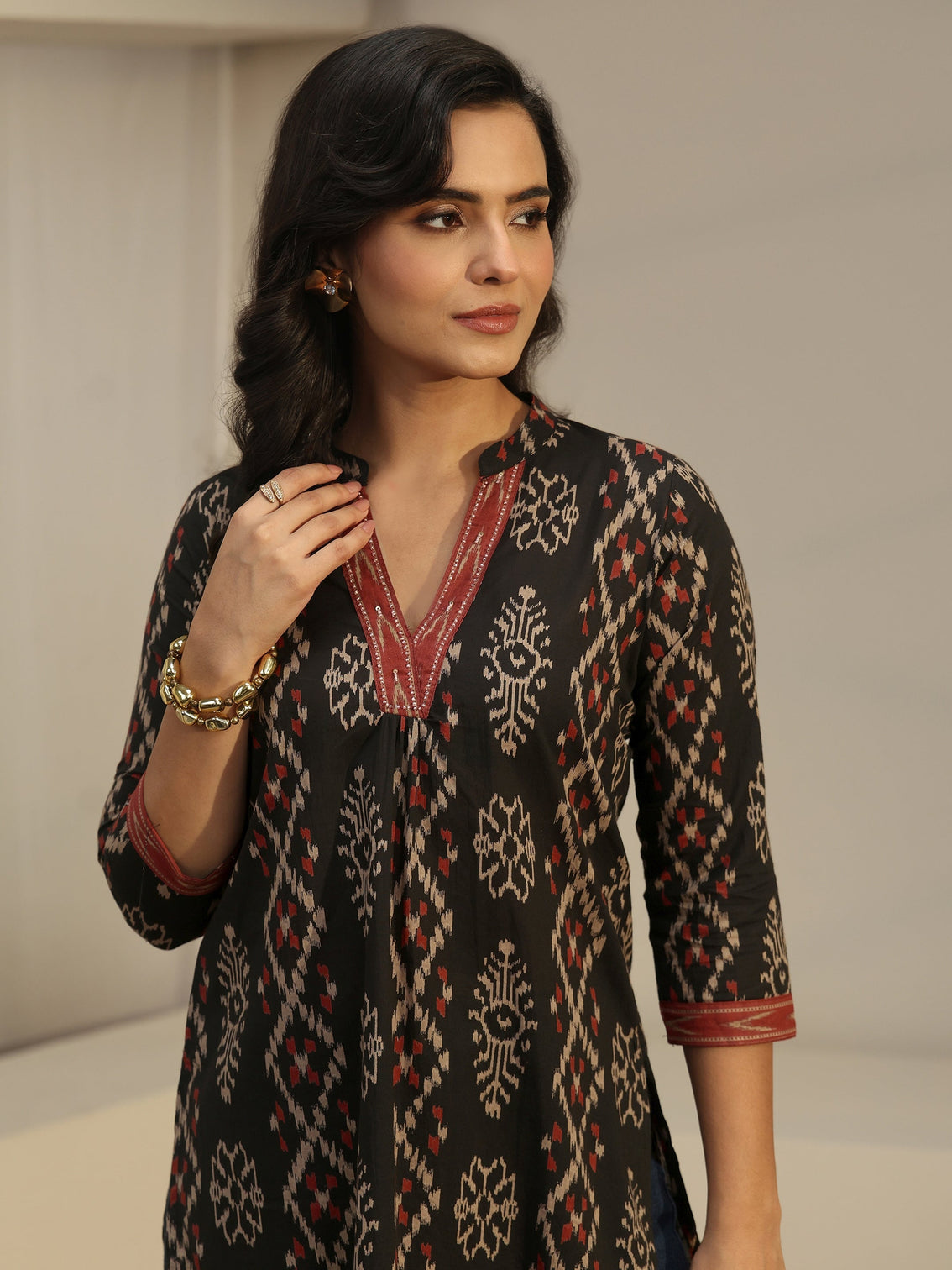 Mameraa Black Printed Cotton Short Kurti