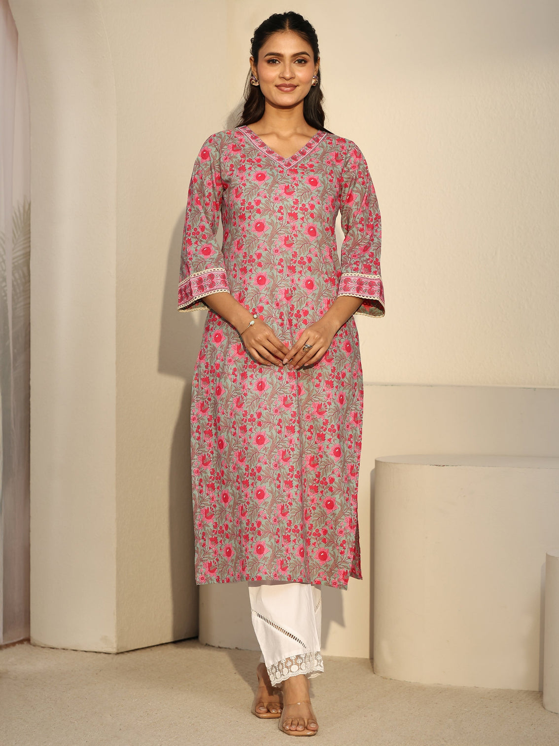 Mameraa Pastel Green Floral Printed Cotton Straight Kurta