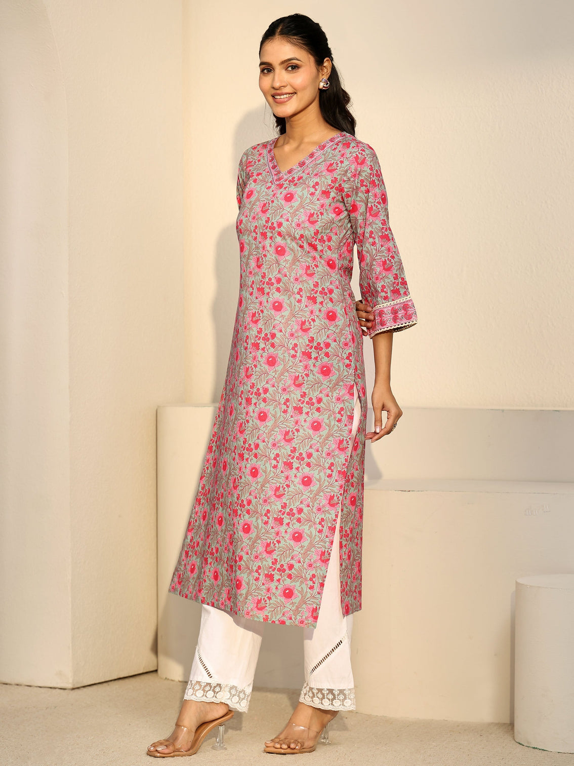 Mameraa Pastel Green Floral Printed Cotton Straight Kurta