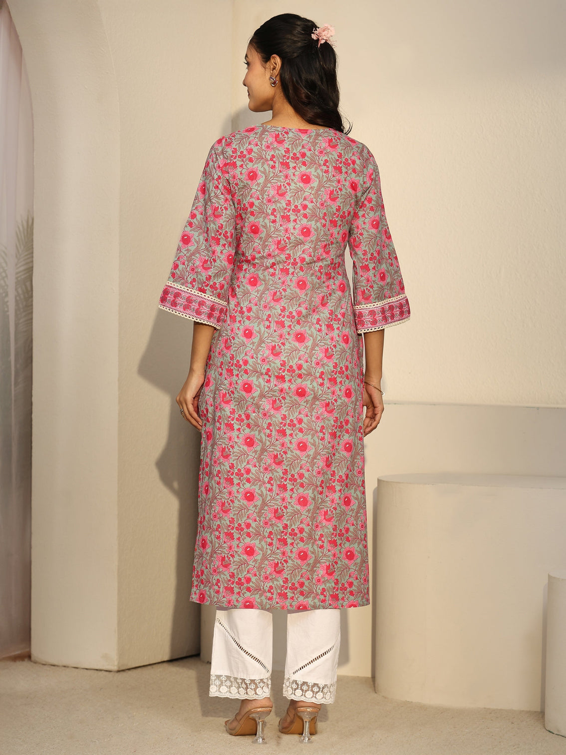 Mameraa Pastel Green Floral Printed Cotton Straight Kurta