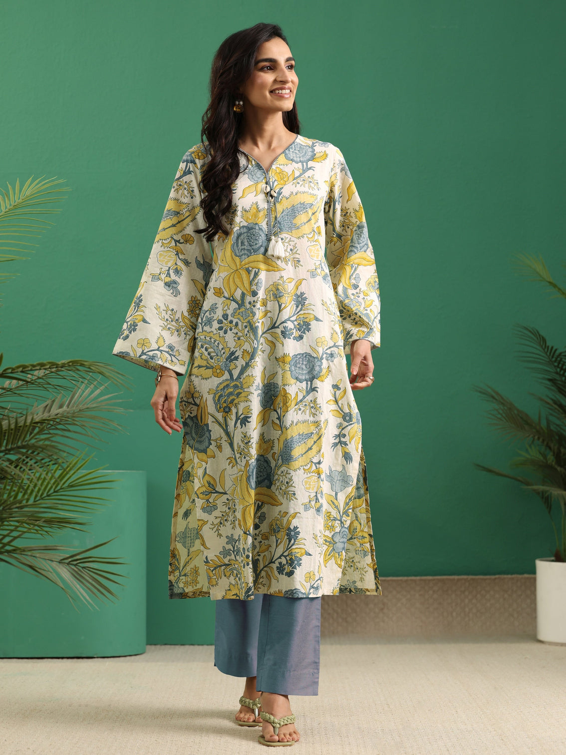 Mameraa Off White Floral Printed Cotton Straight Kurta