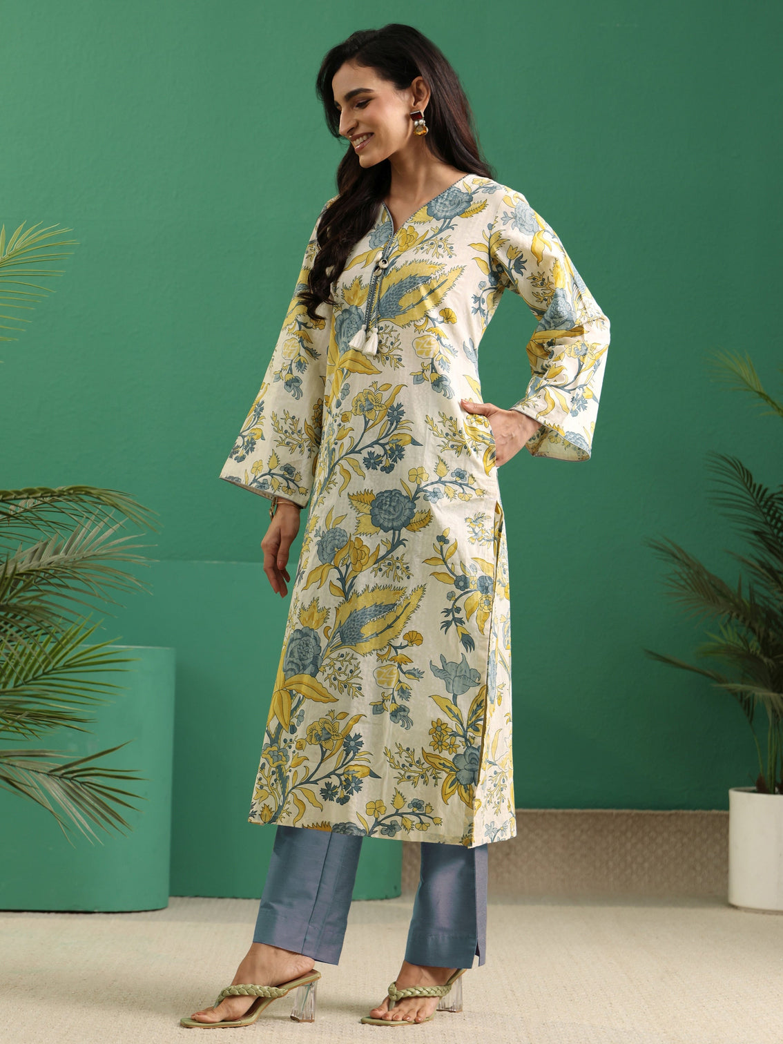 Mameraa Off White Floral Printed Cotton Straight Kurta
