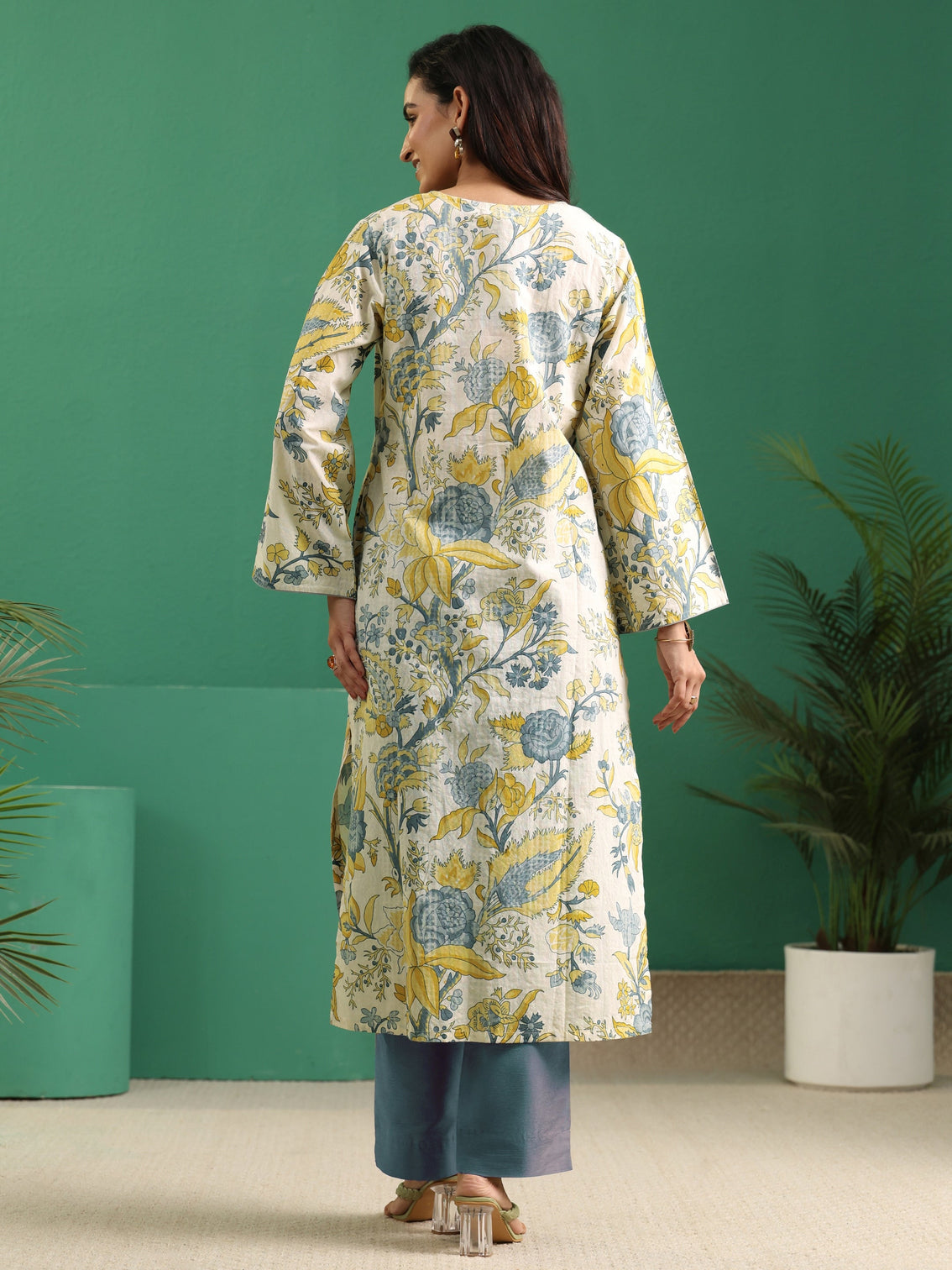 Mameraa Off White Floral Printed Cotton Straight Kurta