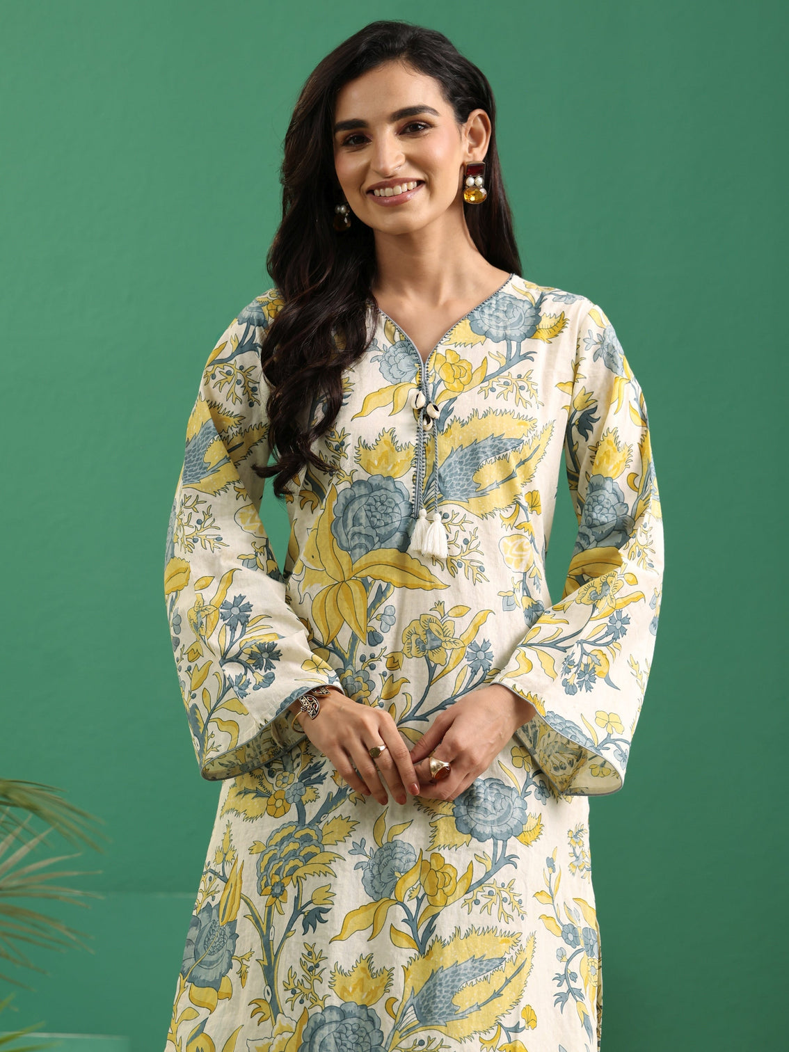 Mameraa Off White Floral Printed Cotton Straight Kurta