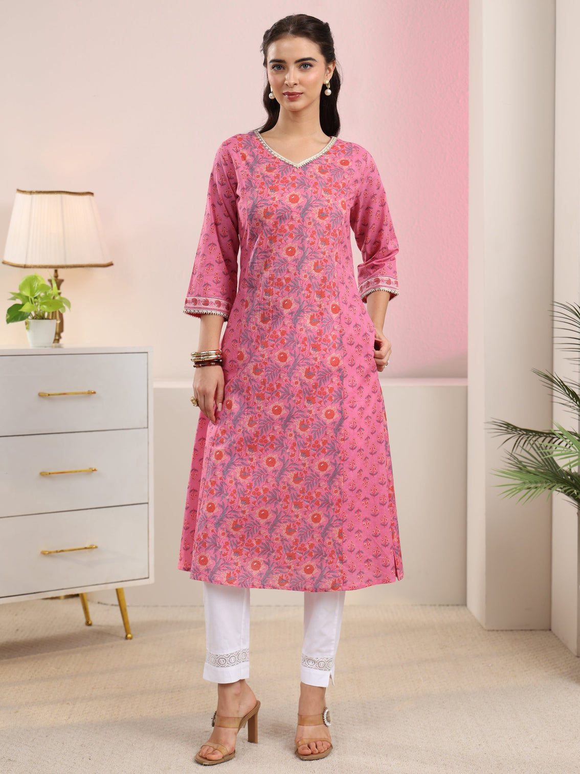 Mameraa Pink Floral Printed Cotton A-Line Kurta