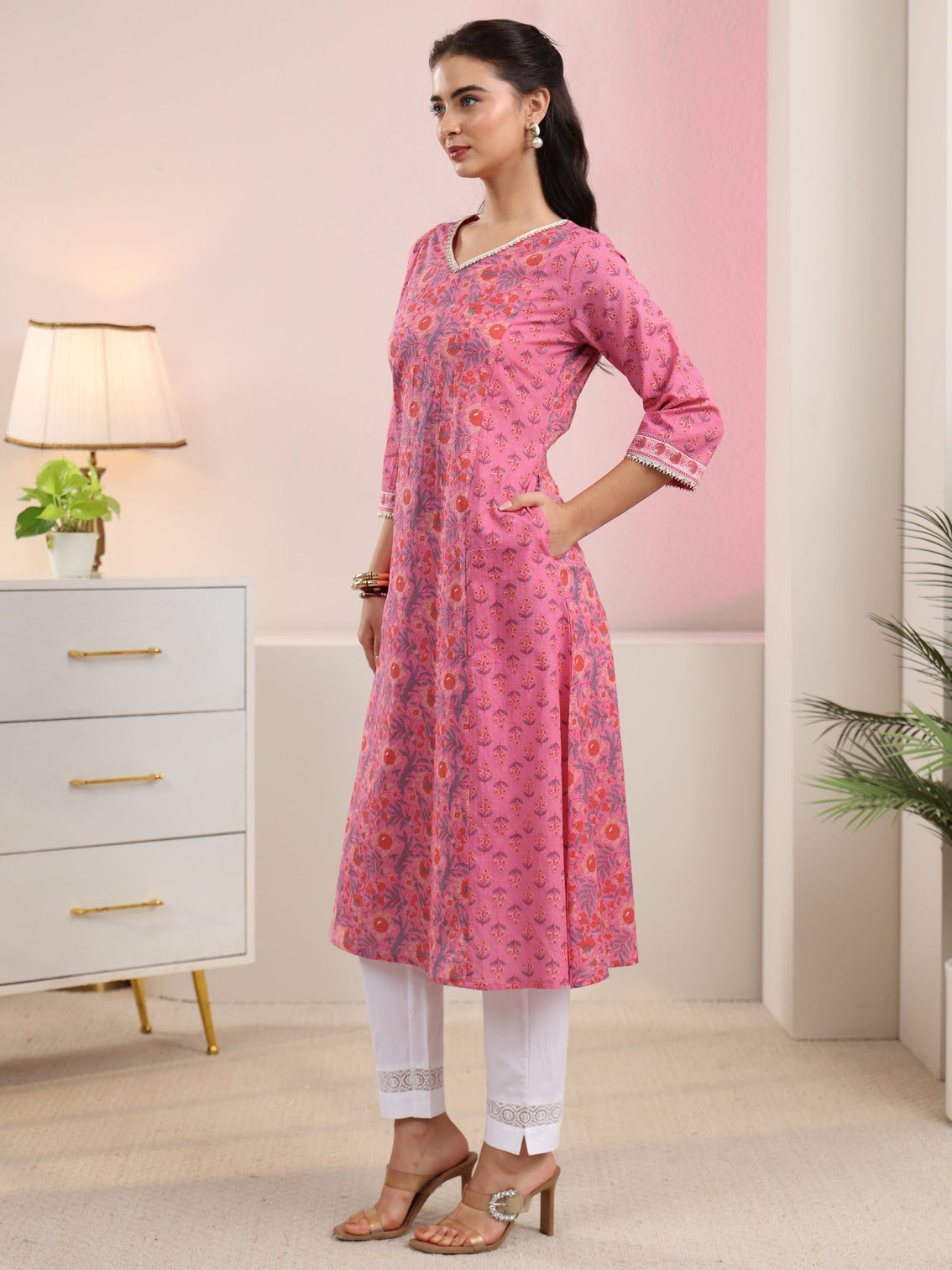 Mameraa Pink Floral Printed Cotton A-Line Kurta