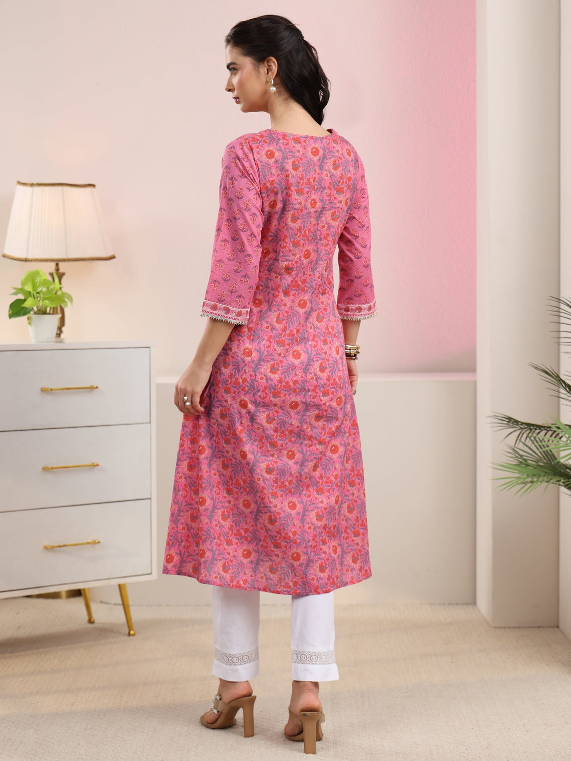 Mameraa Pink Floral Printed Cotton A-Line Kurta