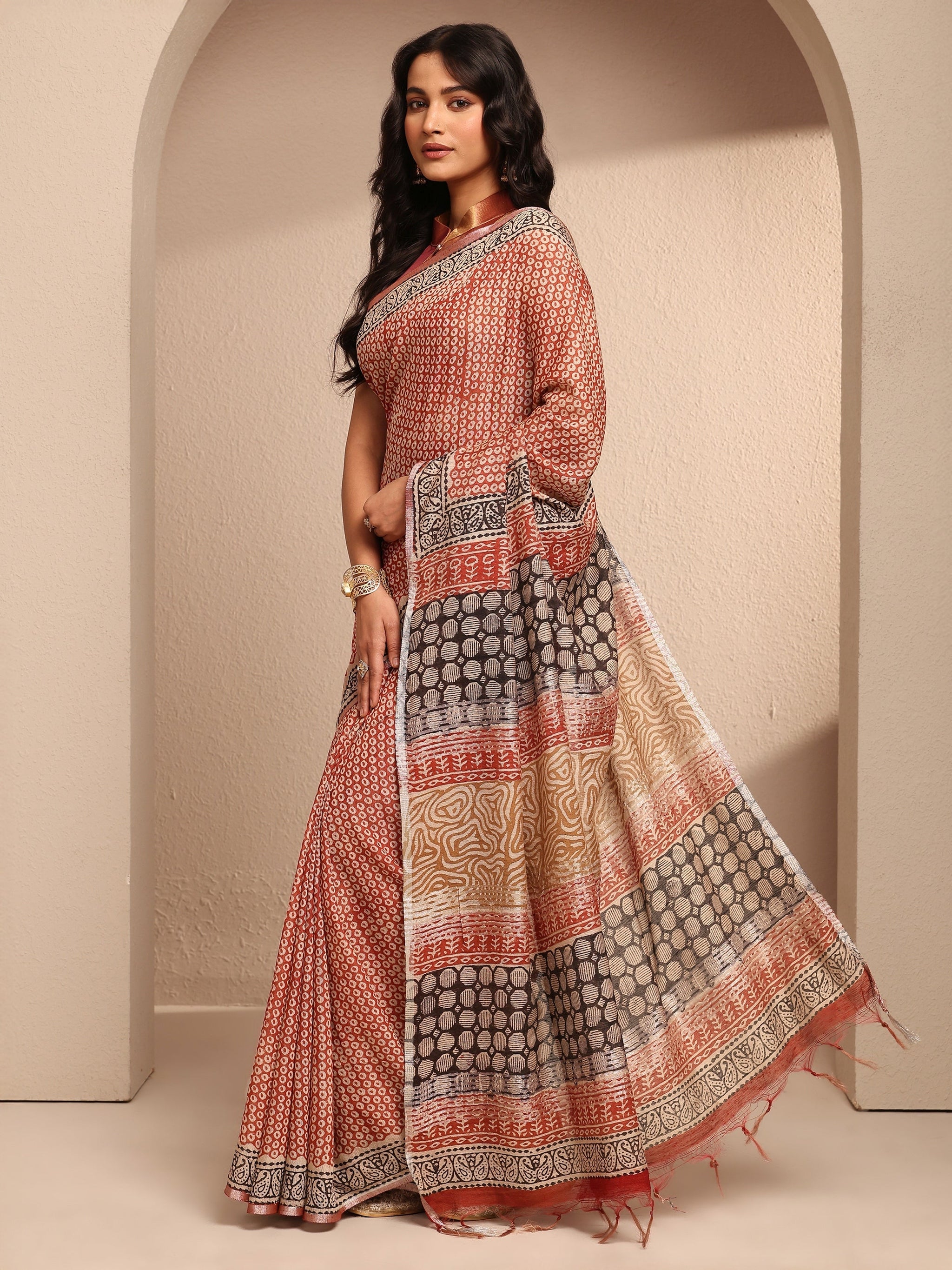Libas Red Geometric Printed Cotton Saree With Unstitched Blouse Piece