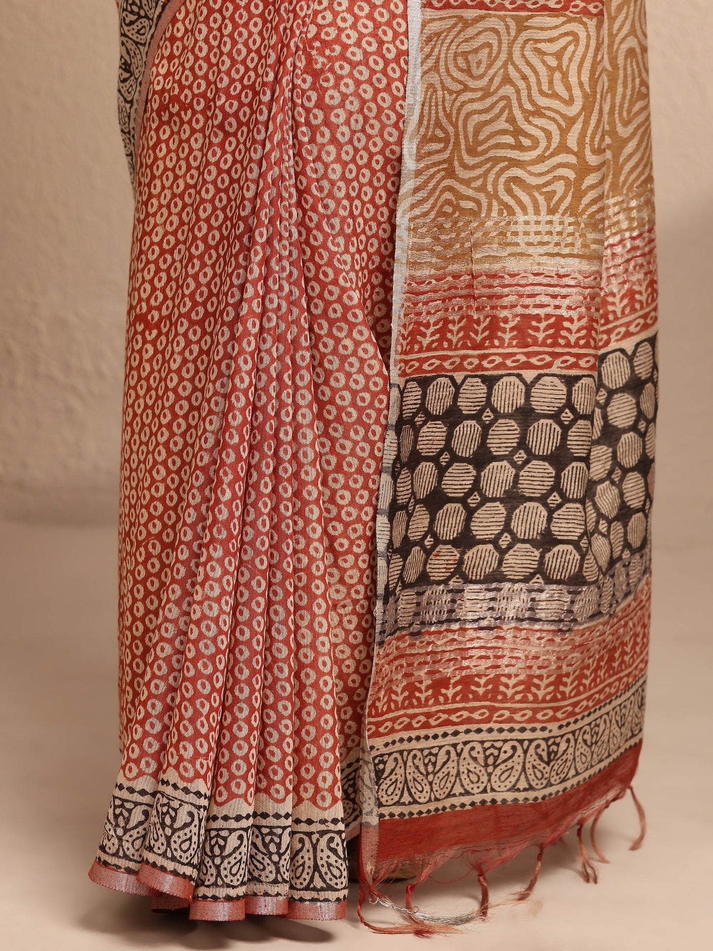 Libas Red Geometric Printed Cotton Saree With Unstitched Blouse Piece