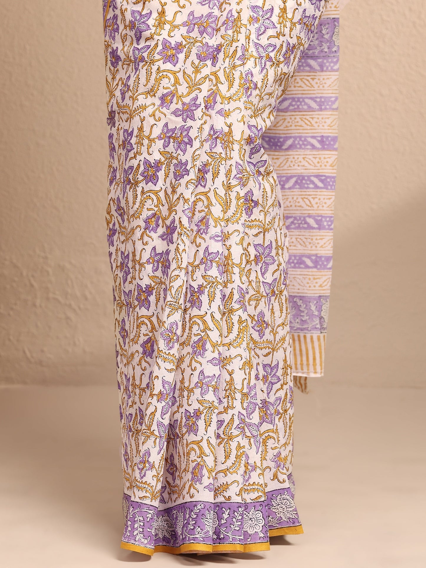 Libas White Printed Cotton Saree With Unstitched Blouse Piece