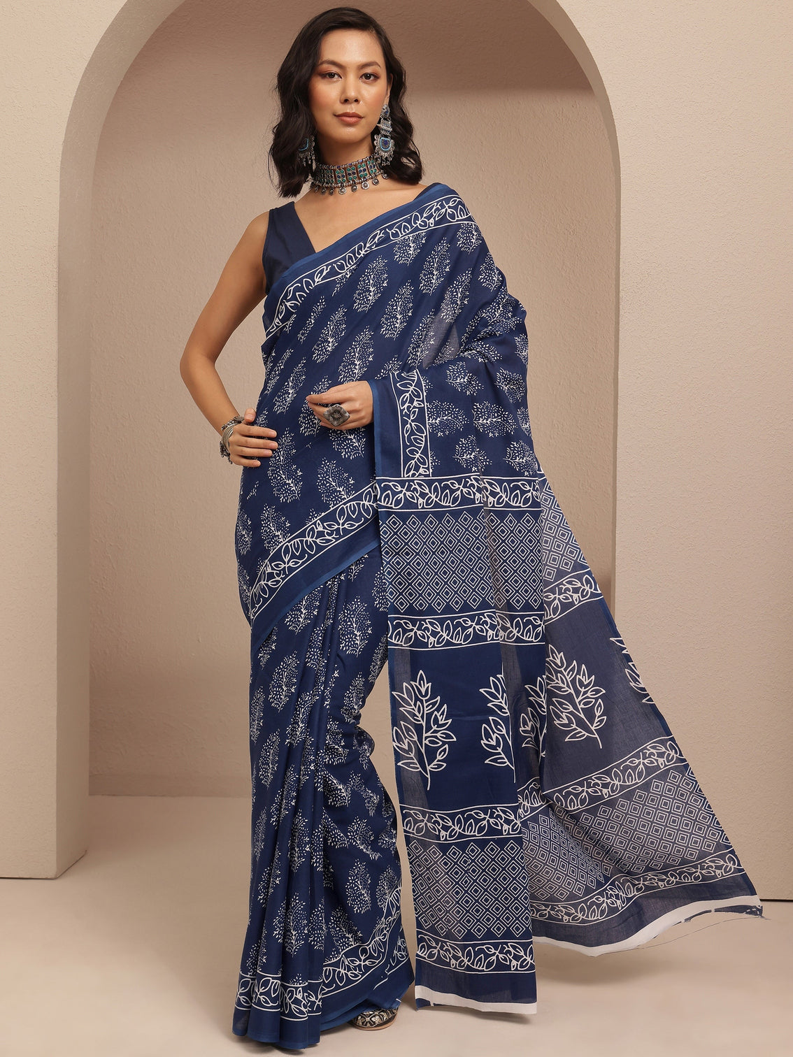 Mameraa Navy Blue Printed Cotton Saree With Unstitched Blouse Piece