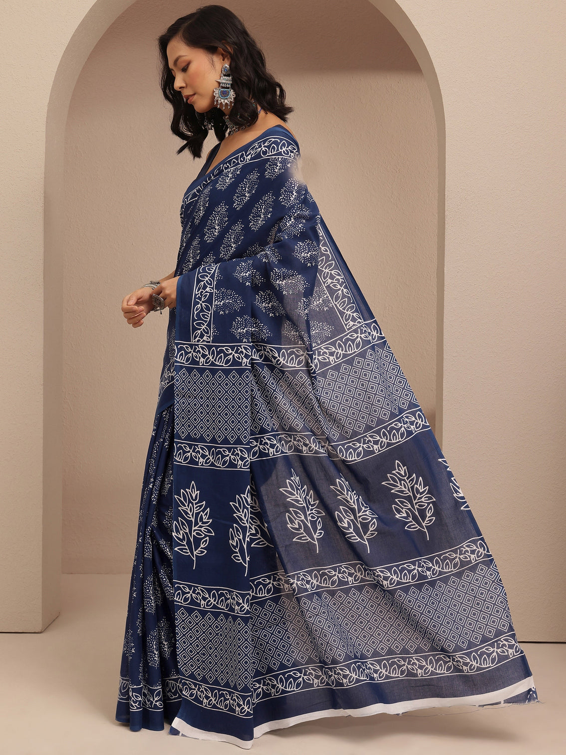 Mameraa Navy Blue Printed Cotton Saree With Unstitched Blouse Piece