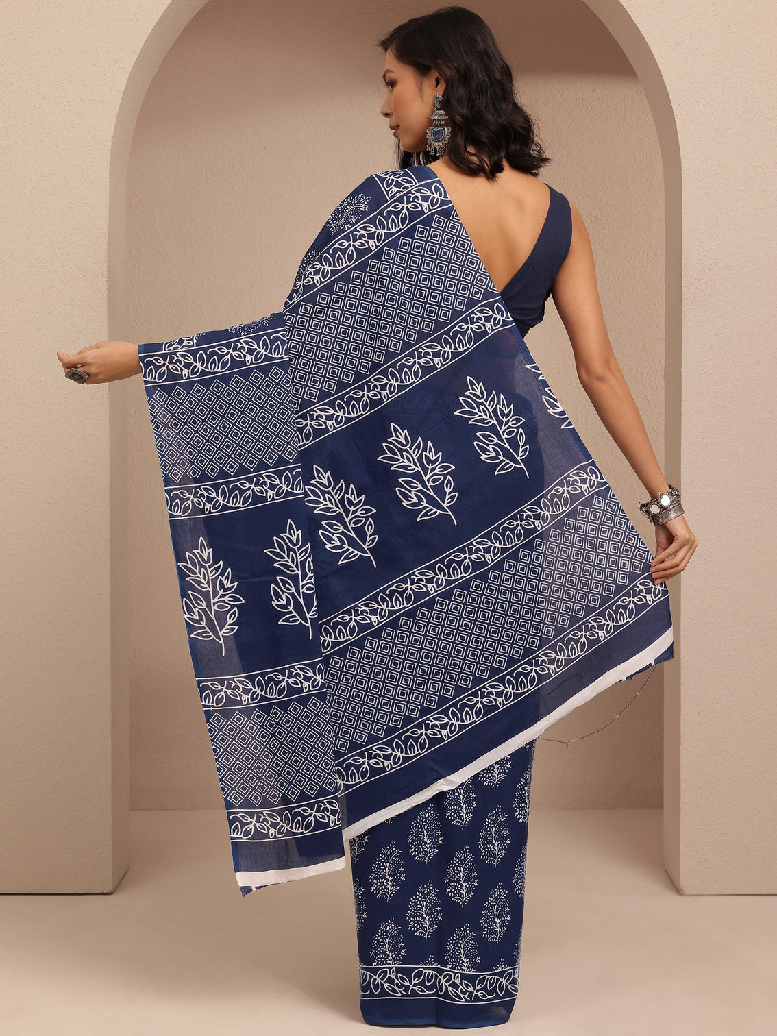 Mameraa Navy Blue Printed Cotton Saree With Unstitched Blouse Piece