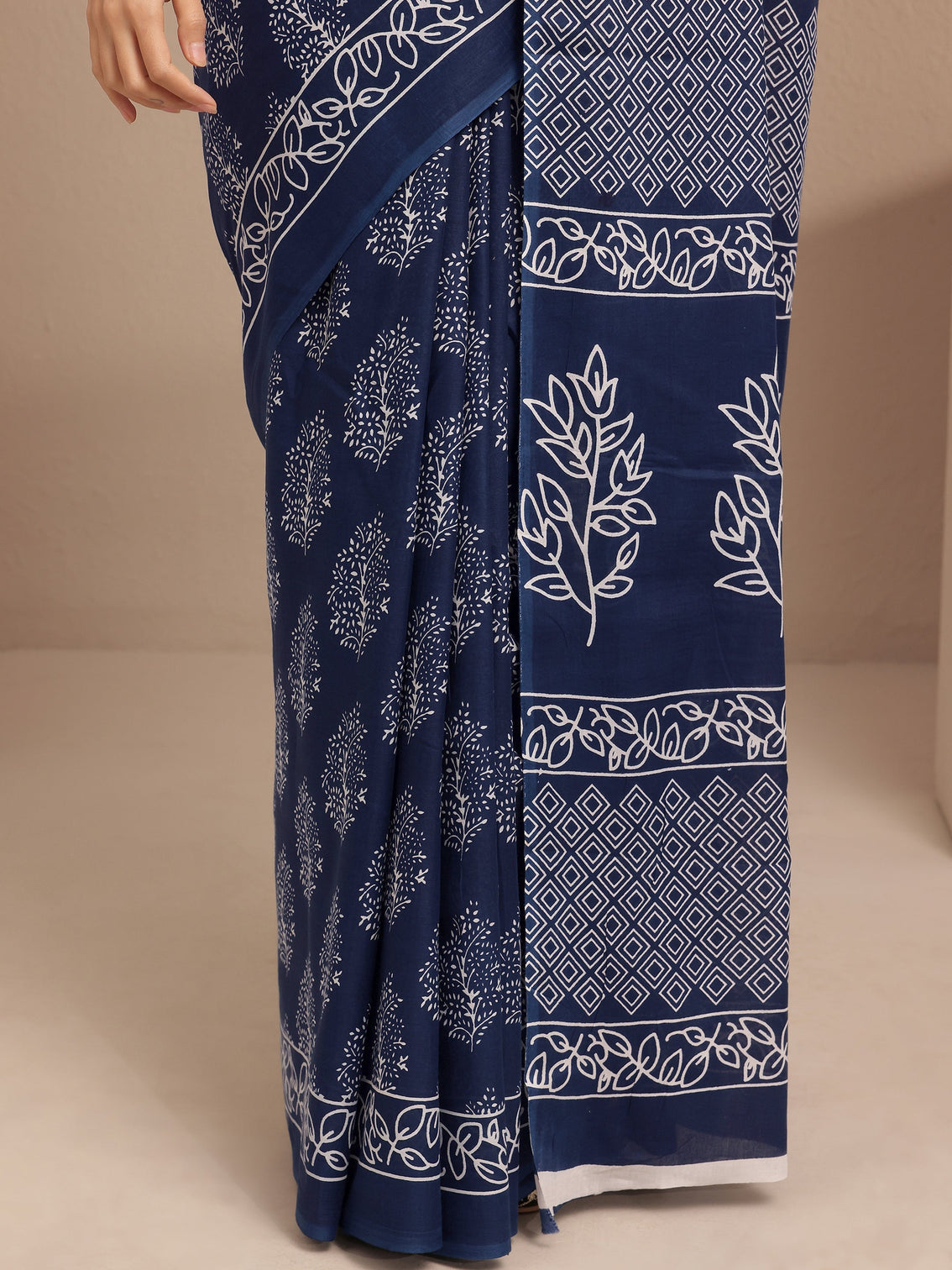 Mameraa Navy Blue Printed Cotton Saree With Unstitched Blouse Piece