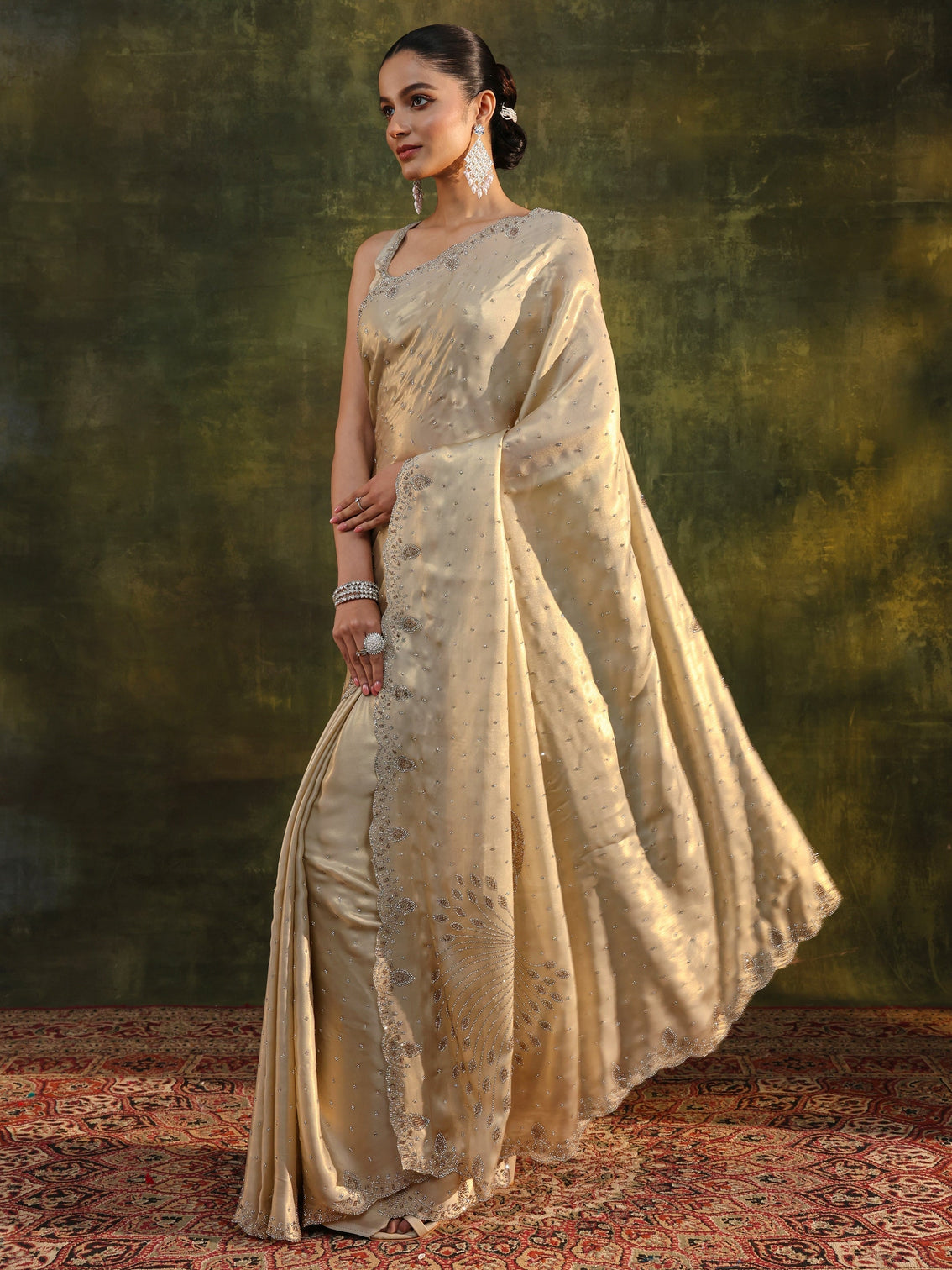 Mameraa Art Ivory Embellished Silk Blend Saree With Unstitched Blouse Piece
