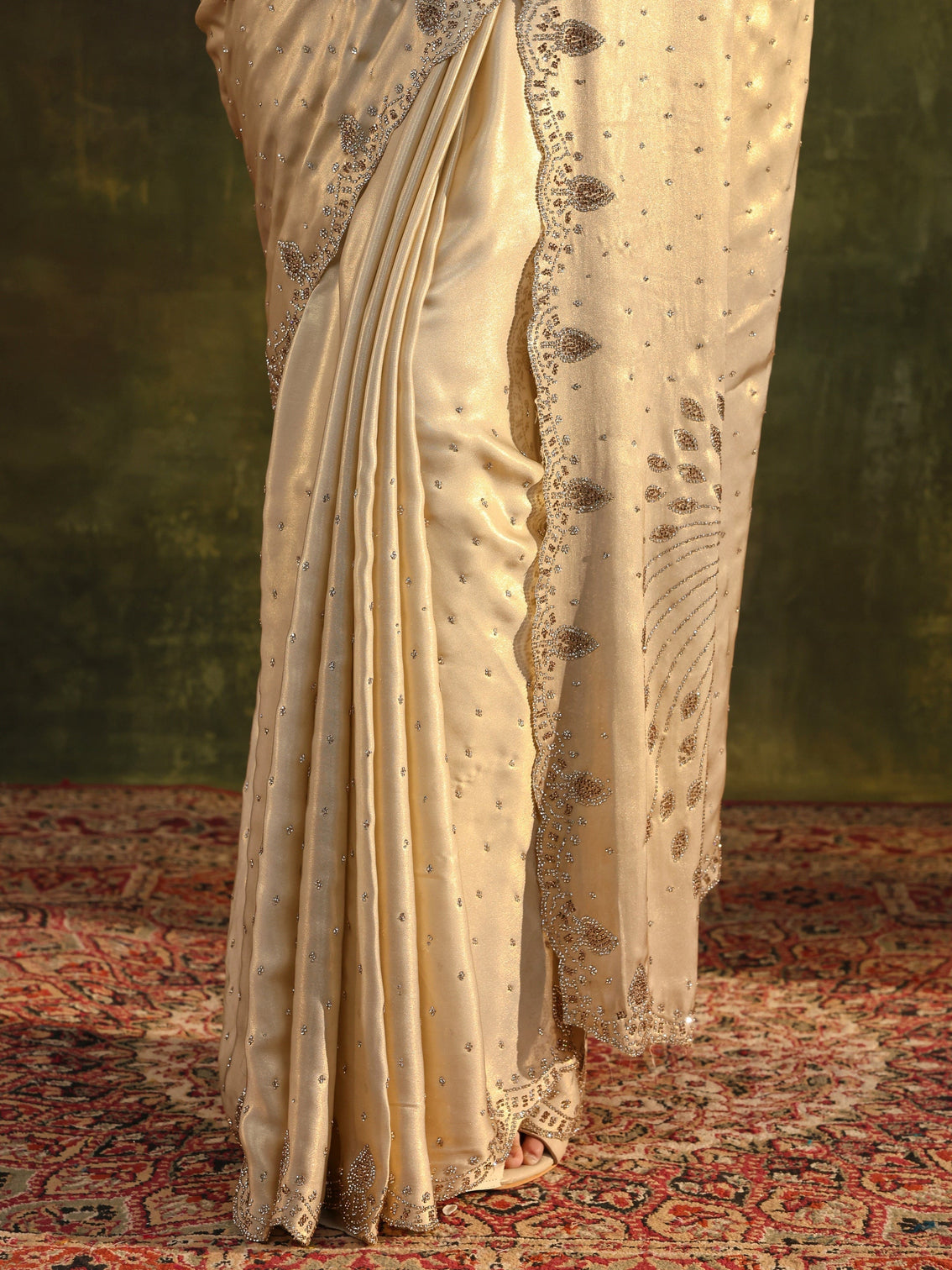 Mameraa Art Ivory Embellished Silk Blend Saree With Unstitched Blouse Piece